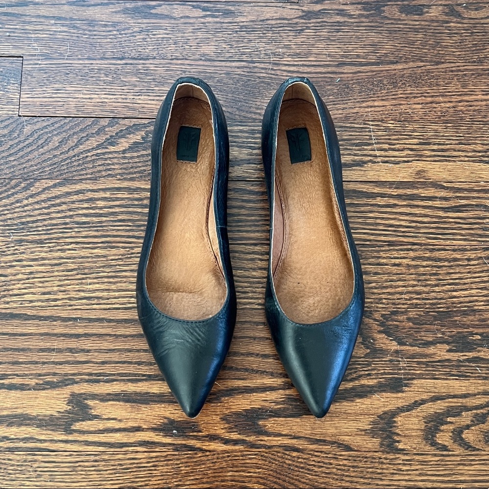 Frye Sienna Ballet black leather pointy toe flats